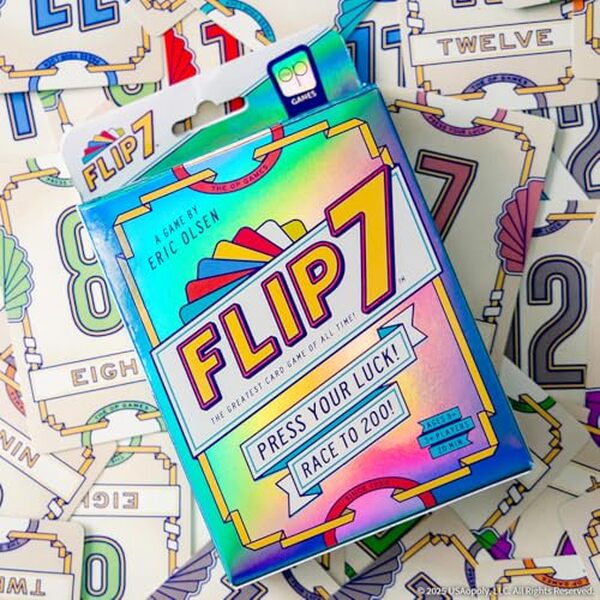 Découvrez le test complet de Flip 7™, un jeu de cartes captivant qui allie chance et stratégie pour des moments amusants en famille